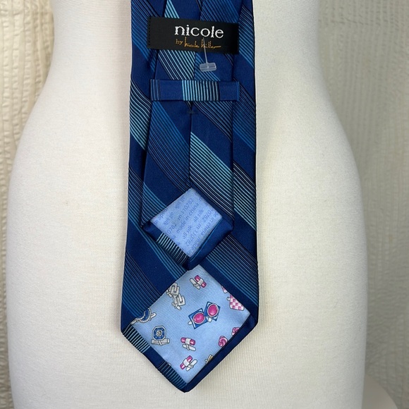 Nicole Miller Silk Wide Blue Stripe Mens Necktie Neck Tie 4x59 - Picture 11 of 15